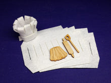 Lade das Bild in den Galerie-Viewer, Kochmützen aus Filz mit Zubehör aus Holz Fädeln mit Kindern, Deko mit Kindern fädeln, Filzfiguren nähen, Fensterfiguren basteln, Köche basteln, Frühjahrsdeko fädeln, Jahresdekoration basteln, Figuren aus Filz basteln, Filzfiguren, WHF 3404SB