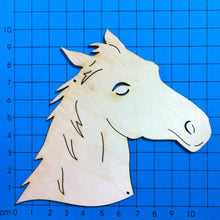 Lade das Bild in den Galerie-Viewer, Pferdekopf aus Holz