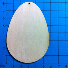 Lade das Bild in den Galerie-Viewer, Ei / Osterei mit einem Loch aus Holz