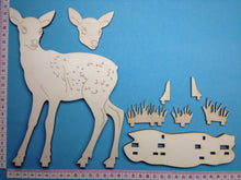 Lade das Bild in den Galerie-Viewer, Rehkitz mit Wiese als Standfigur aus Holz