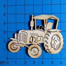 Lade das Bild in den Galerie-Viewer, Traktor aus Holz