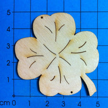 Lade das Bild in den Galerie-Viewer, Kleeblätter aus Holz