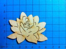 Lade das Bild in den Galerie-Viewer, Seerose aus Holz