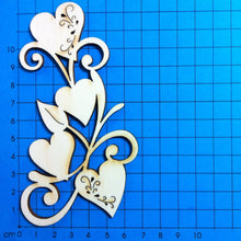 Lade das Bild in den Galerie-Viewer, Filigrane Herzranke aus Holz