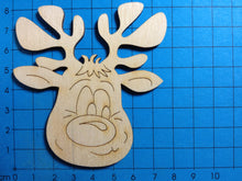 Lade das Bild in den Galerie-Viewer, Rentierkopf aus Holz