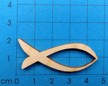 Lade das Bild in den Galerie-Viewer, Fisch modern mit Ausschnitt aus Holz