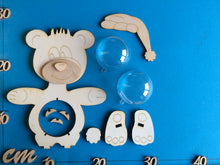 Lade das Bild in den Galerie-Viewer, Teddy aus Holz mit Acrylkugelbauch zum Beleuchten