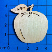 Lade das Bild in den Galerie-Viewer, Apfel aus Holz