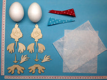 Lade das Bild in den Galerie-Viewer, Hahn aus Holz mit Styropor-Bauch