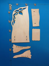 Lade das Bild in den Galerie-Viewer, Schild im Jugendstil mit Ständer (Stele) aus Holz