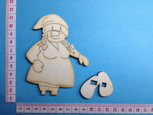 Lade das Bild in den Galerie-Viewer, Wichtelfrau als Standfigur aus Holz