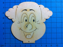 Lade das Bild in den Galerie-Viewer, Clown lachend aus Holz