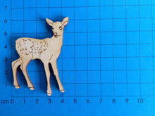 Lade das Bild in den Galerie-Viewer, Rehkitz aus Holz