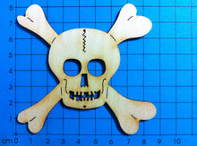 Lade das Bild in den Galerie-Viewer, Totenkopf mit Knochen aus Holz