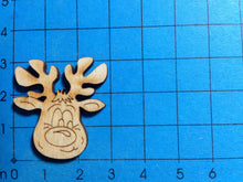 Lade das Bild in den Galerie-Viewer, Rentierkopf aus Holz