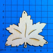 Lade das Bild in den Galerie-Viewer, Ahornblatt aus Holz