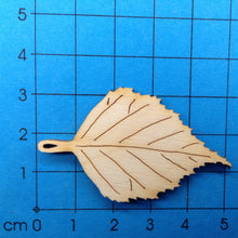 Lade das Bild in den Galerie-Viewer, Birkenblatt 5cm mit Loch aus 3 mm Holz Blätter als Streudeko, Blätter zum selbst Gestalten, Blätter für Geldgeschenke, Blätter zum Basteln, Blätter für Hochzeit, Blätter aus Holz, Blätter für Geburtstagsdeko, Blätter zum Bemalen, Blätter für den Herbst, LAH 4205