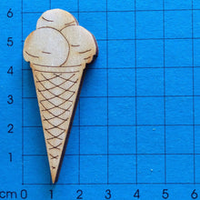Lade das Bild in den Galerie-Viewer, Eiswaffel mit 3 Kugeln aus Holz