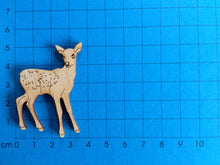 Lade das Bild in den Galerie-Viewer, Rehkitz aus Holz