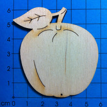 Lade das Bild in den Galerie-Viewer, Apfel aus Holz