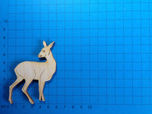 Lade das Bild in den Galerie-Viewer, Rehgeiß aus Holz