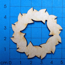 Lade das Bild in den Galerie-Viewer, Türkranz aus Holz