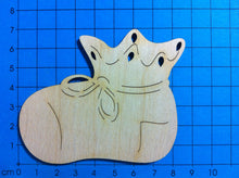 Lade das Bild in den Galerie-Viewer, Babyschuh gerade aus Holz