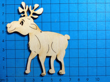 Lade das Bild in den Galerie-Viewer, Rentier nach vorne schauend aus Holz