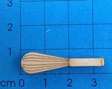 Lade das Bild in den Galerie-Viewer, Schneebesen aus Holz