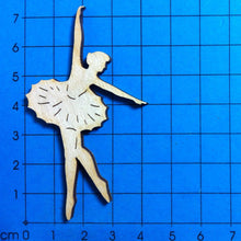 Lade das Bild in den Galerie-Viewer, Ballerina aus Holz