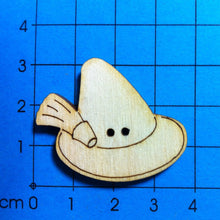 Lade das Bild in den Galerie-Viewer, Trachtenhut als Knopf 3 cm Knöpfe zum Dekorieren, Knopf zum Basteln, Knöpfe, Knopf zum Nähen, Tiereknöpfe, Trachtenhut Knopf, Knöpfe mit Gesicht, Holzknopf, Knöpfe zum Bemalen, Knopf aus Holz, BUH 3903