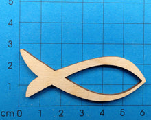 Lade das Bild in den Galerie-Viewer, Fisch modern mit Ausschnitt aus Holz