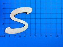 Lade das Bild in den Galerie-Viewer, Buchstaben in Schreibschrift 5cm aus Holz