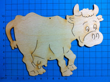 Lade das Bild in den Galerie-Viewer, Kuh aus Holz