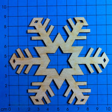 Lade das Bild in den Galerie-Viewer, Eiskristall aus Holz basteln mit Kindern im Winter, basteln mit Holz, Weihnachtsbasteln, Eiskristalle malen, Geschenkidee für Weihnachten, Weihnachtsdeko gestalten, Deko mit Kristallen aus Holz gestalten, Eiskristalle basteln Weihnachten, Weihnachtsdekoration, Eiskristalle aus Holz basteln, Bastelidee Winter, Winterdeko selbst gestalten, basteln mit Kindern im Winter, Eiskristalle malen, Weihnachtsdeko gestalten, Winterdeko selbst gestalten, Bastelidee Winter, Geschenkidee für Weihnachten, Weihnachtsbaste