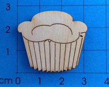 Lade das Bild in den Galerie-Viewer, Muffin aus Holz