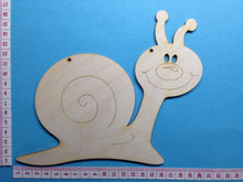 Lade das Bild in den Galerie-Viewer, Schnecke lustig aus Holz
