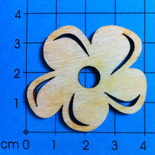 Lade das Bild in den Galerie-Viewer, Blumenblüte aus Holz