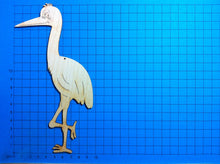 Lade das Bild in den Galerie-Viewer, Storch stehend aus Holz