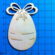 Lade das Bild in den Galerie-Viewer, Osterei/Ei mit Schleife aus Holz Basteln für Osterdeko, Basteln zu Ostern mit Kindern, Ei, Osterbasteln mit Kindern einfach, Ostereier, Osterbasteln einfach mit Kindern, Eier, Osterdekoration aus Holz gestalten, basteln mit Kindern, Ostergeschenk selber basteln, Osterdeko selbst gestalten, Bastelideen für Ostern, Osterei, EIH 7306