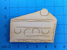 Lade das Bild in den Galerie-Viewer, Tortenstück aus Holz
