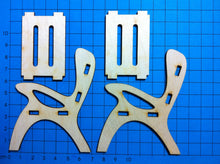 Lade das Bild in den Galerie-Viewer, Stuhl aus Holz