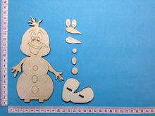 Lade das Bild in den Galerie-Viewer, Schneemann "Snowy" als Standfigur aus Holz