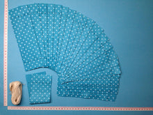 Lade das Bild in den Galerie-Viewer, türkis mit Punkten Weihnachtsgeschenke, Säckchen nähen, Nähen mit Kindern, Basteln mit Kindern Weihnachten einfach, Nähen für Kinder, Weihnachtsgeschenke nähen, Bastelideen Nikolaus, Weihnachtsbasteln, Bastelideen aus Filz, Nähen für Anfänger, Basteln mit Kindern Winter, Geschenkidee Weihnachten, Basteln Weihnachtszeit, Säckchen basteln, Basteln mit Kindern Winter, Nähen für Kinder, Bastelideen aus Filz, Säckchen basteln, Weihnachtsgeschenke, Weihnachtsgeschenke nähen, Säckchen nähen, Nähen mit Kindern, N