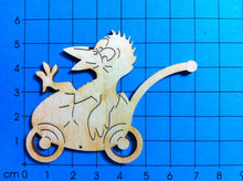 Lade das Bild in den Galerie-Viewer, Rabe im Kinderwagen aus Holz
