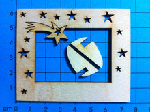 Lade das Bild in den Galerie-Viewer, Rahmen mit Komet und Sterne aus Holz