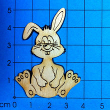 Lade das Bild in den Galerie-Viewer, Hase sitzend aus Holz