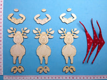 Lade das Bild in den Galerie-Viewer, Bastelset aus Holz: 3 Rentier-Sängerknaben