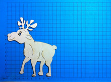 Lade das Bild in den Galerie-Viewer, Rentier nach vorne schauend aus Holz