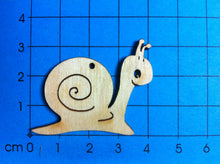Lade das Bild in den Galerie-Viewer, Schnecke aus Holz